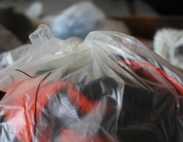 Tekstiler skal samles i plastposer